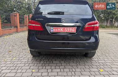 Хетчбек Mercedes-Benz B-Class 2017 в 