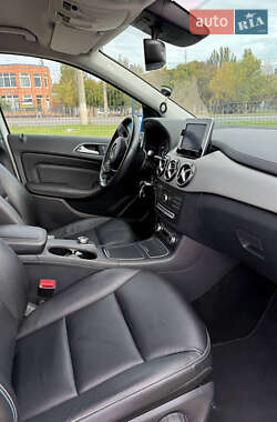 Хэтчбек Mercedes-Benz B-Class 2015 в 