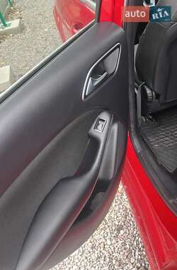 Хэтчбек Mercedes-Benz B-Class 2016 в 