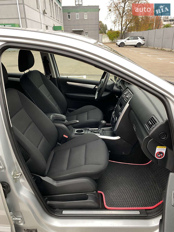 Хэтчбек Mercedes-Benz B-Class 2006 в Киеве фото 49 Хэтчбек Mercedes-Benz B-Class 2006 в Киеве