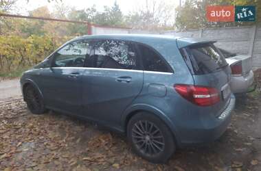 Хетчбек Mercedes-Benz B-Class 2015 в  фото 2 Хетчбек Mercedes-Benz B-Class 2015 в