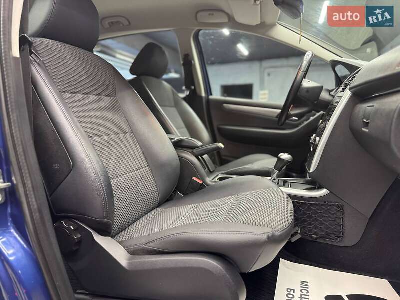 Хетчбек Mercedes-Benz B-Class 2010 в Чернівцях фото 15 Хетчбек Mercedes-Benz B-Class 2010 в Чернівцях