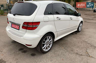 Хэтчбек Mercedes-Benz B-Class 2010 в 