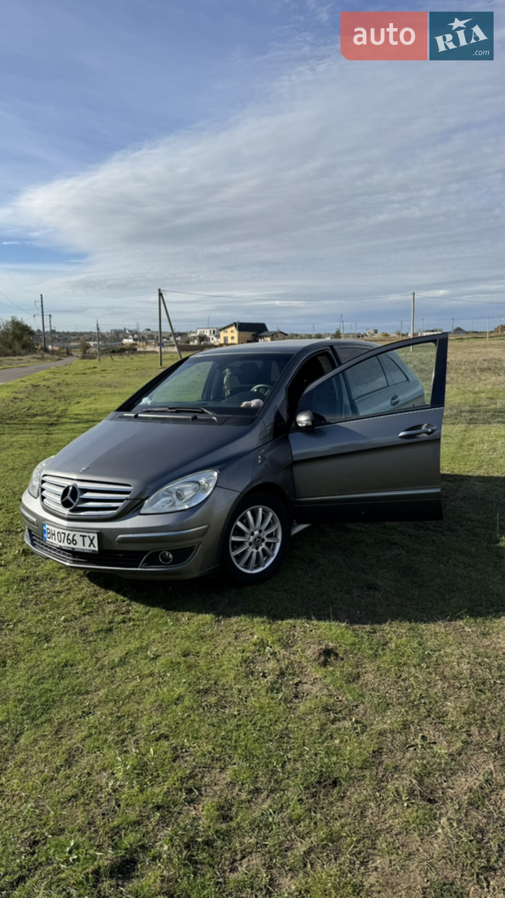 Власний автомобіль,привезений із Німеччини.