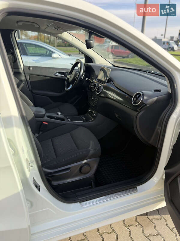 Хэтчбек Mercedes-Benz B-Class 2015 в Радехове фото 12 Хэтчбек Mercedes-Benz B-Class 2015 в Радехове