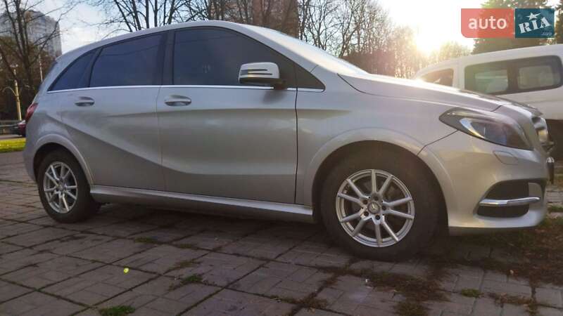 Хэтчбек Mercedes-Benz B-Class 2016 в Киеве