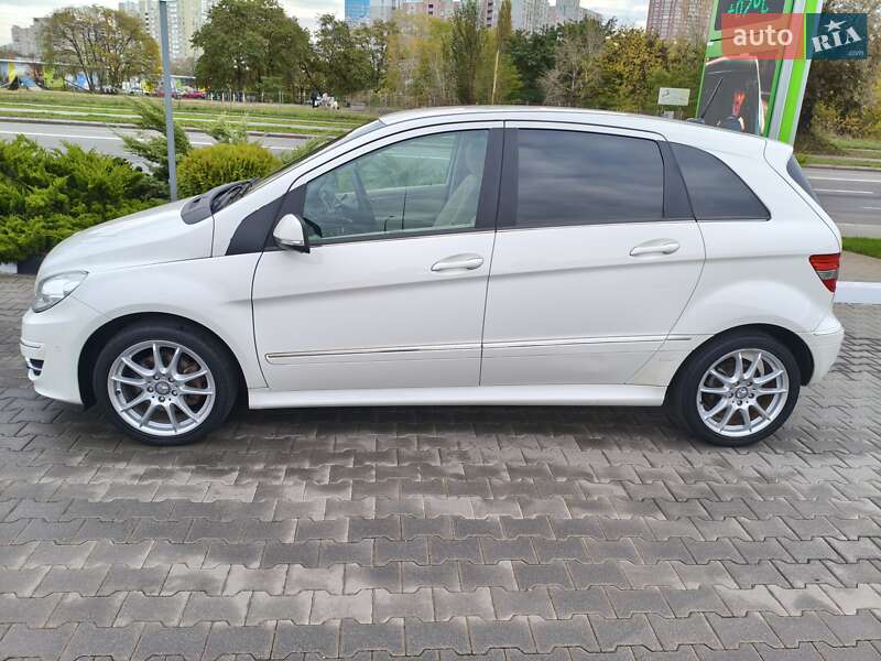 Хэтчбек Mercedes-Benz B-Class 2010 в Киеве фото 8 Хэтчбек Mercedes-Benz B-Class 2010 в Киеве