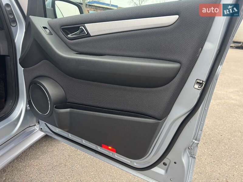 Хэтчбек Mercedes-Benz B-Class 2010 в Белой Церкви фото 64 Хэтчбек Mercedes-Benz B-Class 2010 в Белой Церкви