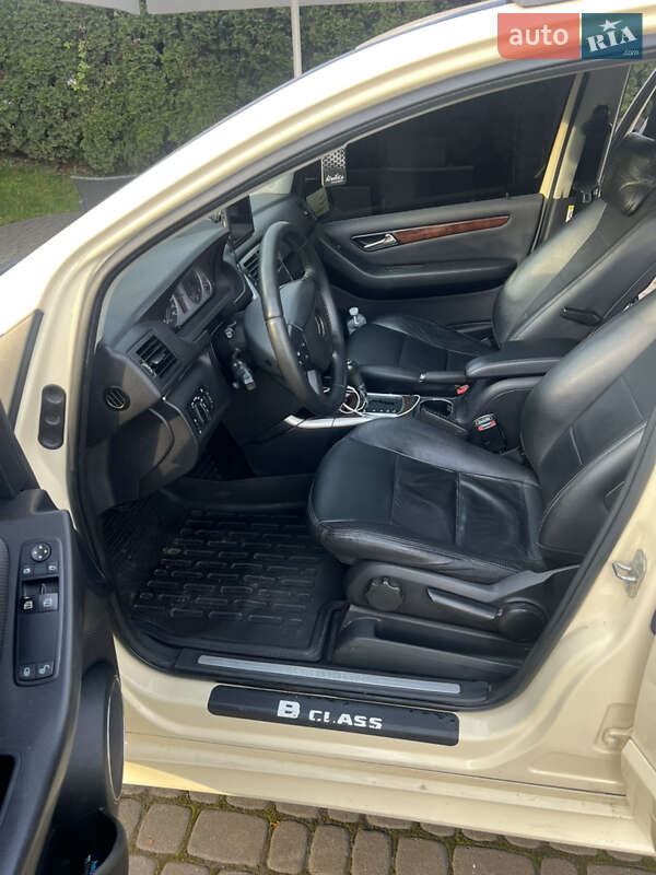 Хетчбек Mercedes-Benz B-Class 2010 в Львові фото 8 Хетчбек Mercedes-Benz B-Class 2010 в Львові