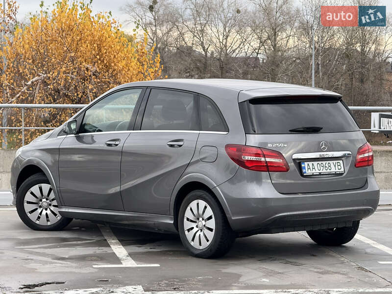 Хетчбек Mercedes-Benz B-Class 2016 в Києві фото 7 Хетчбек Mercedes-Benz B-Class 2016 в Києві