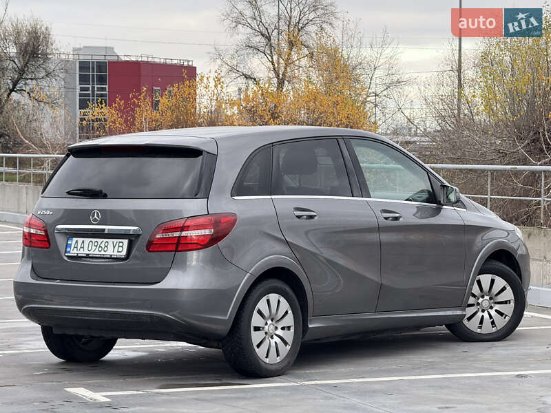 Хетчбек Mercedes-Benz B-Class 2016 в Києві фото 11 Хетчбек Mercedes-Benz B-Class 2016 в Києві