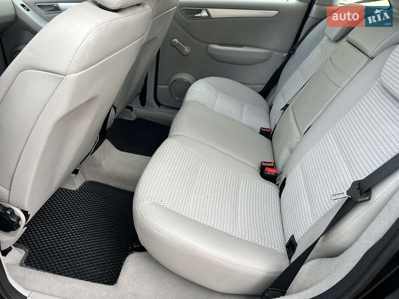 Хетчбек Mercedes-Benz B-Class 2005 в Могилів-Подільському фото 52 Хетчбек Mercedes-Benz B-Class 2005 в Могилів-Подільському