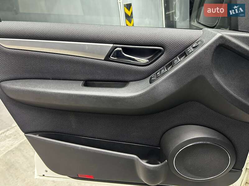 Хетчбек Mercedes-Benz B-Class 2011 в Чернівцях фото 8 Хетчбек Mercedes-Benz B-Class 2011 в Чернівцях