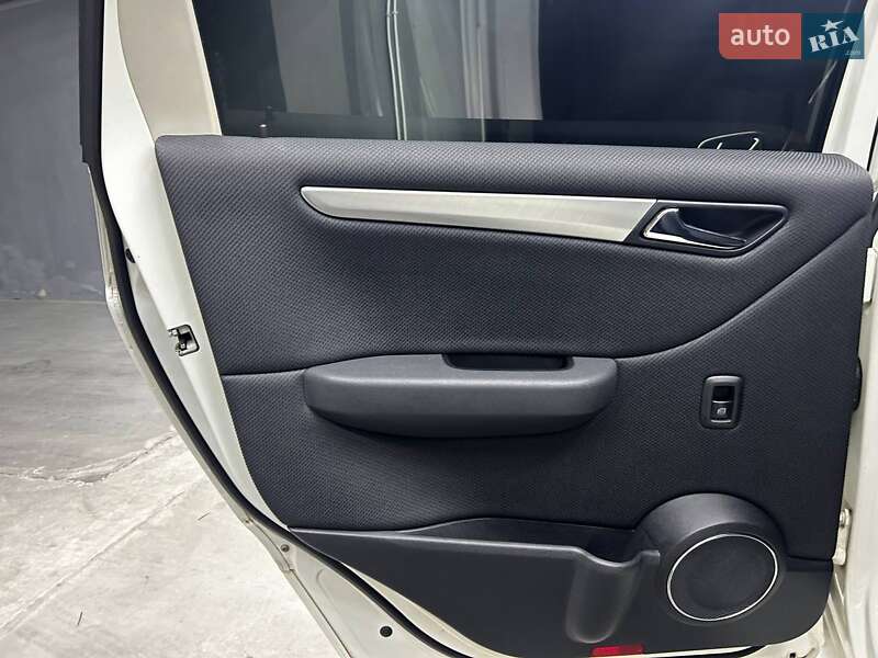 Хетчбек Mercedes-Benz B-Class 2011 в Чернівцях фото 12 Хетчбек Mercedes-Benz B-Class 2011 в Чернівцях