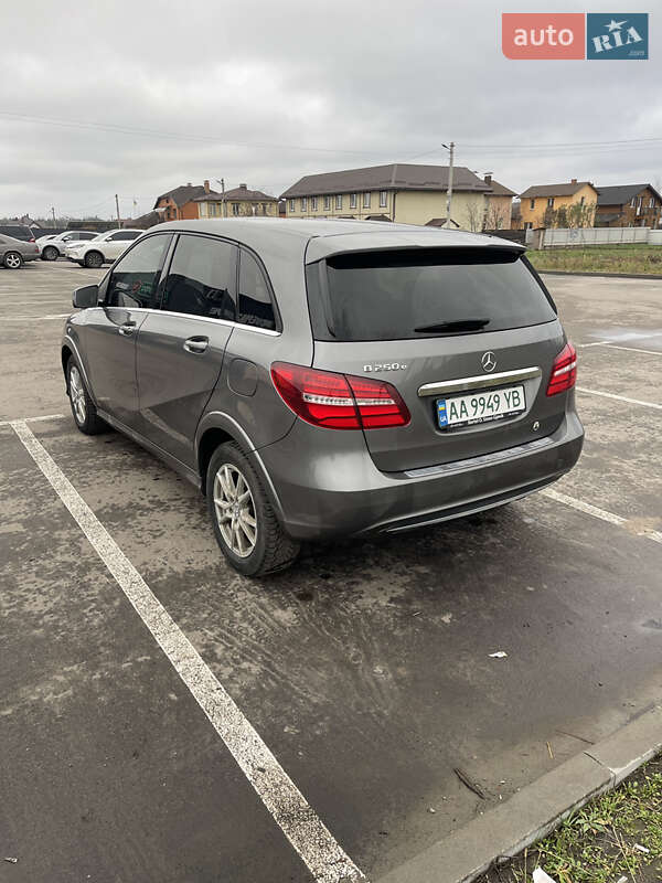 Хэтчбек Mercedes-Benz B-Class 2016 в Софиевской Борщаговке фото 6 Хэтчбек Mercedes-Benz B-Class 2016 в Софиевской Борщаговке