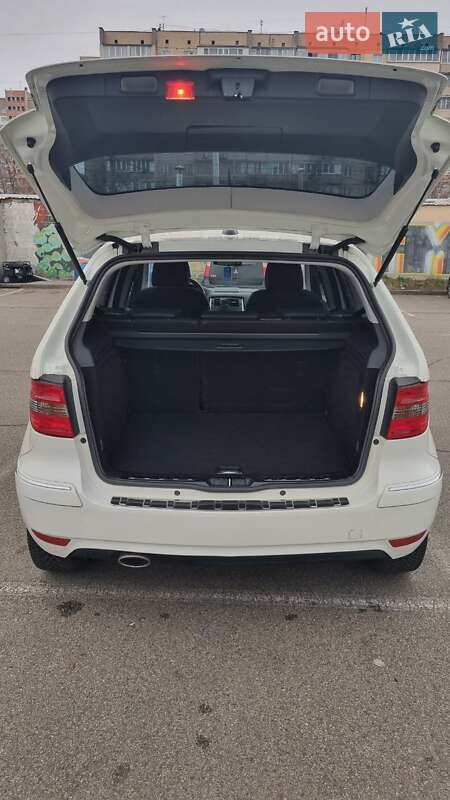Хетчбек Mercedes-Benz B-Class 2010 в Києві фото 8 Хетчбек Mercedes-Benz B-Class 2010 в Києві
