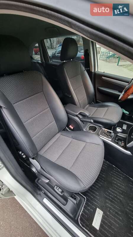 Хетчбек Mercedes-Benz B-Class 2010 в Києві фото 6 Хетчбек Mercedes-Benz B-Class 2010 в Києві