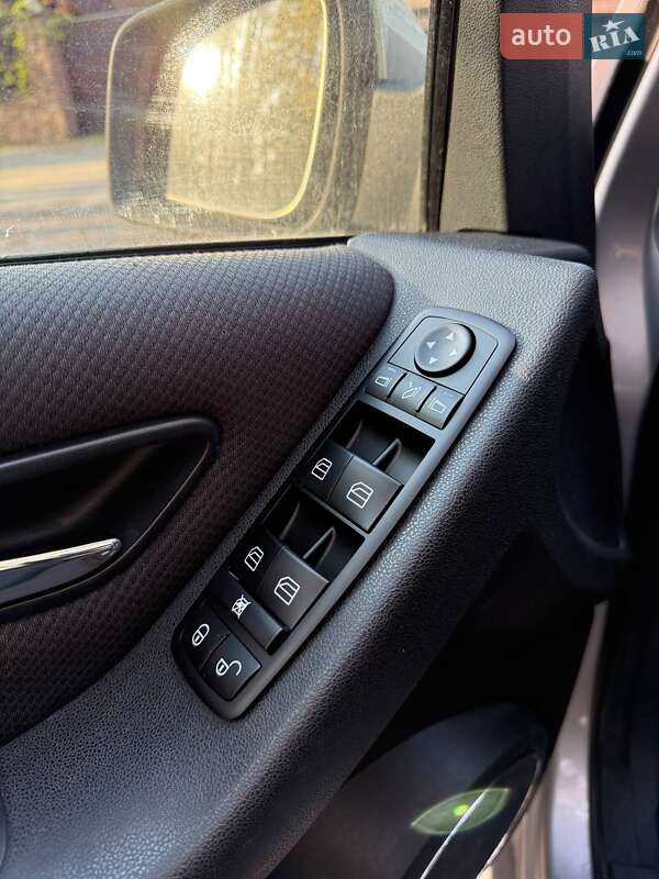 Хетчбек Mercedes-Benz B-Class 2010 в Києві фото 18 Хетчбек Mercedes-Benz B-Class 2010 в Києві