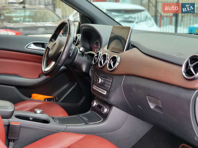 Хэтчбек Mercedes-Benz B-Class 2015 в Киеве