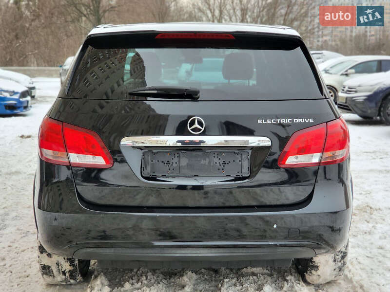 Хэтчбек Mercedes-Benz B-Class 2015 в Киеве