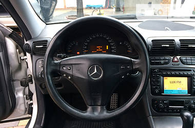 Універсал Mercedes-Benz C-Class 2004 в Чернівцях