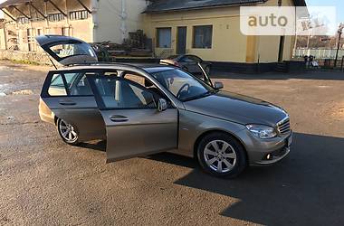 Универсал Mercedes-Benz C-Class 2010 в Черновцах