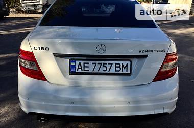 Седан Mercedes-Benz C-Class 2008 в Днепре