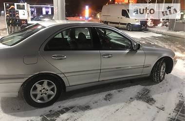 Седан Mercedes-Benz C-Class 2002 в Днепре