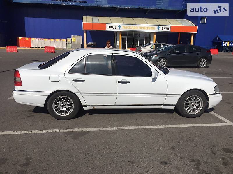 Седан Mercedes-Benz C-Class 1993 в Дніпрі