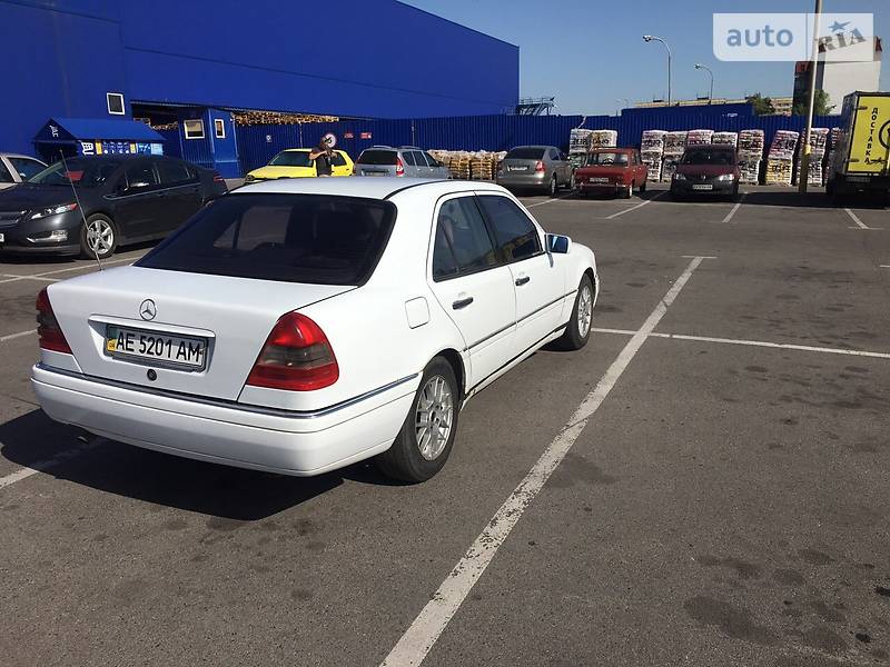 Седан Mercedes-Benz C-Class 1993 в Дніпрі