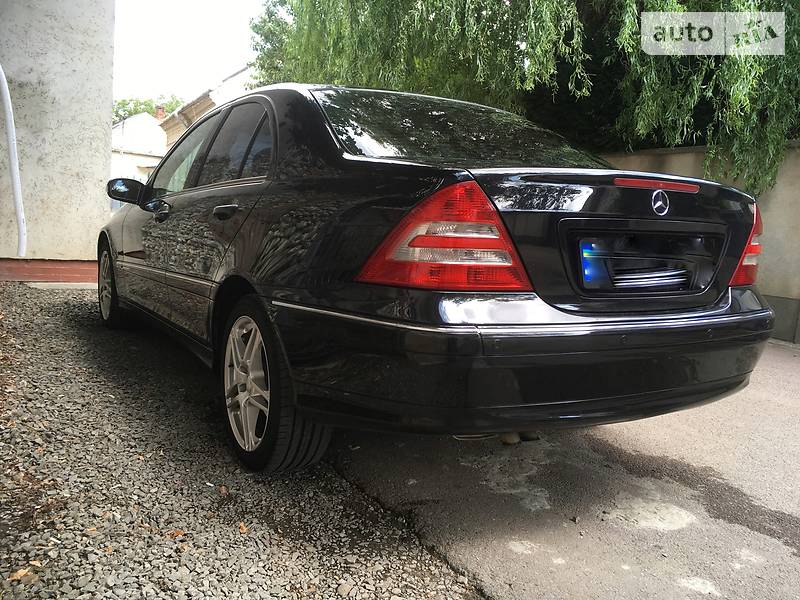 Седан Mercedes-Benz C-Class 2004 в Ужгороді