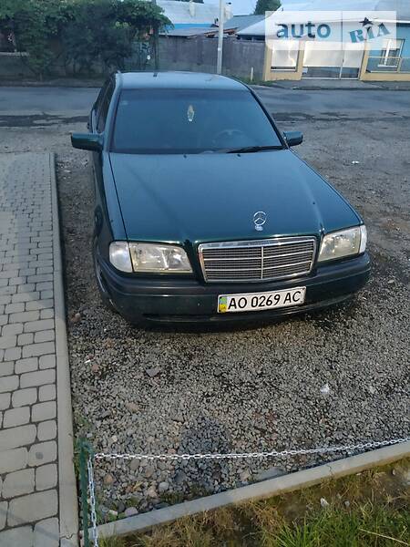 Седан Mercedes-Benz C-Class 1996 в Иршаве