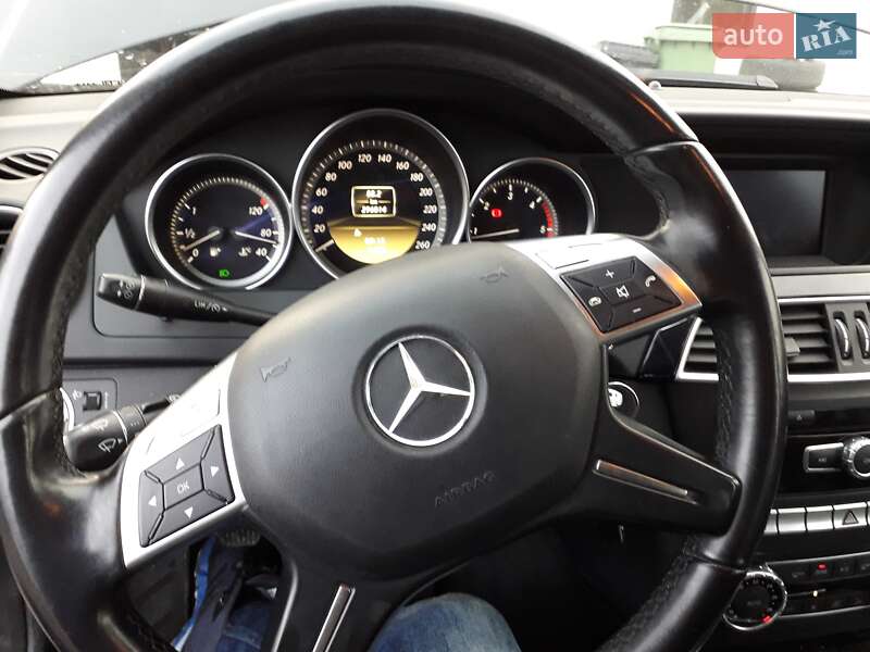 Універсал Mercedes-Benz C-Class 2012 в Звягелі