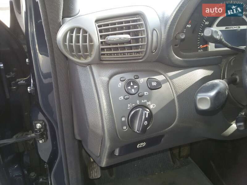 Універсал Mercedes-Benz C-Class 2002 в Чернівцях