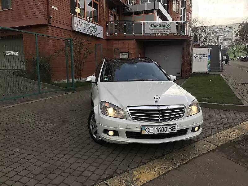 Універсал Mercedes-Benz C-Class 2010 в Чернівцях