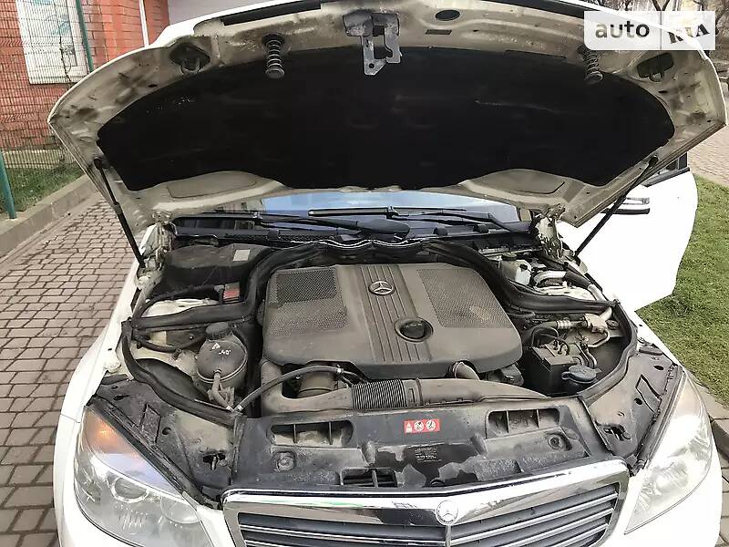 Універсал Mercedes-Benz C-Class 2010 в Чернівцях