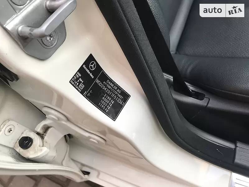 Універсал Mercedes-Benz C-Class 2010 в Чернівцях
