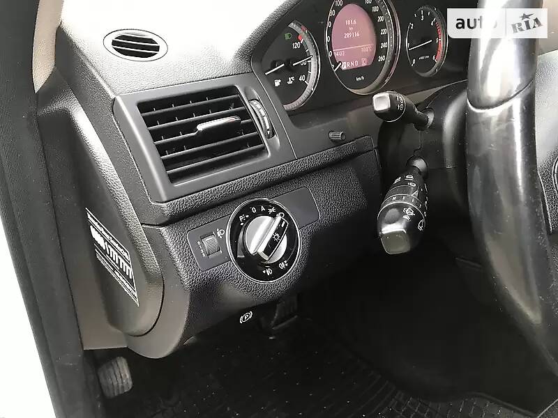 Універсал Mercedes-Benz C-Class 2010 в Чернівцях