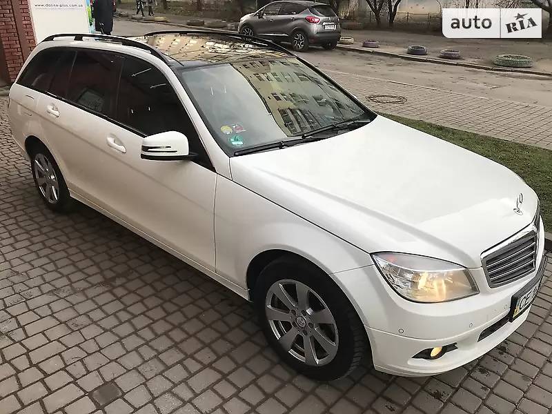 Універсал Mercedes-Benz C-Class 2010 в Чернівцях