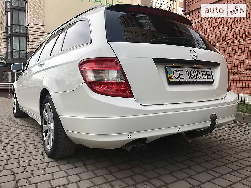 Універсал Mercedes-Benz C-Class 2010 в Чернівцях