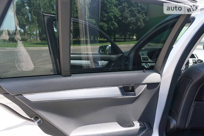 Універсал Mercedes-Benz C-Class 2010 в Черкасах