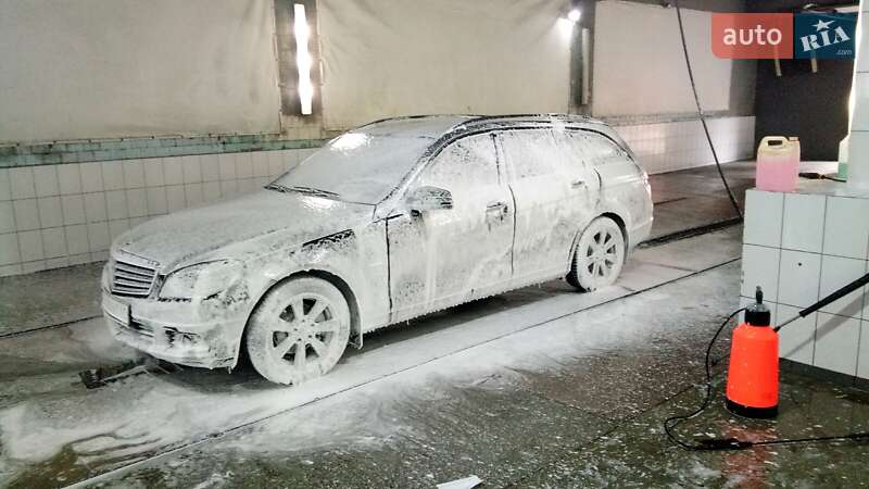 Универсал Mercedes-Benz C-Class 2009 в Львове