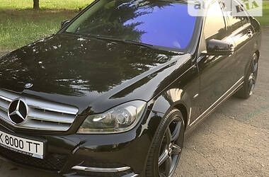 Седан Mercedes-Benz C-Class 2011 в Ровно