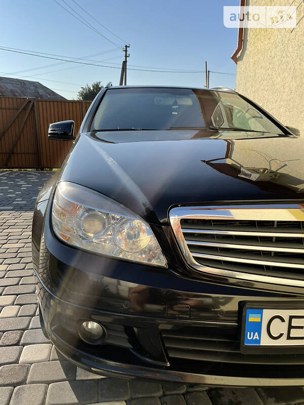 Універсал Mercedes-Benz C-Class 2010 в Чернівцях