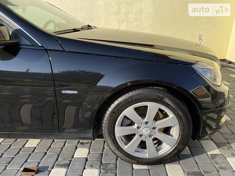 Універсал Mercedes-Benz C-Class 2010 в Чернівцях