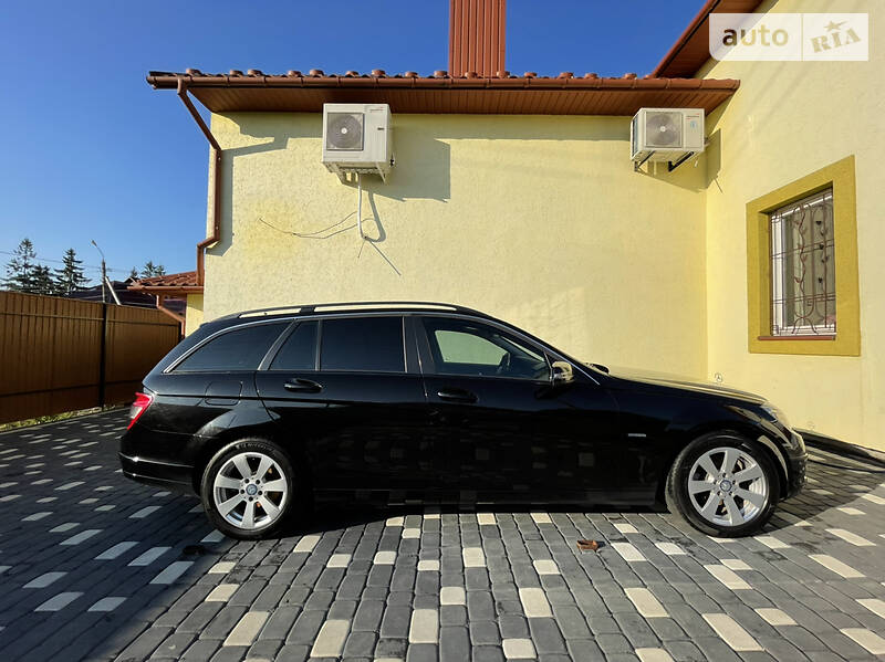 Універсал Mercedes-Benz C-Class 2010 в Чернівцях