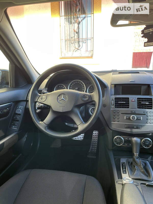 Універсал Mercedes-Benz C-Class 2010 в Чернівцях