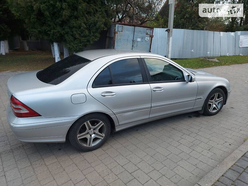 Седан Mercedes-Benz C-Class 2005 в Львові