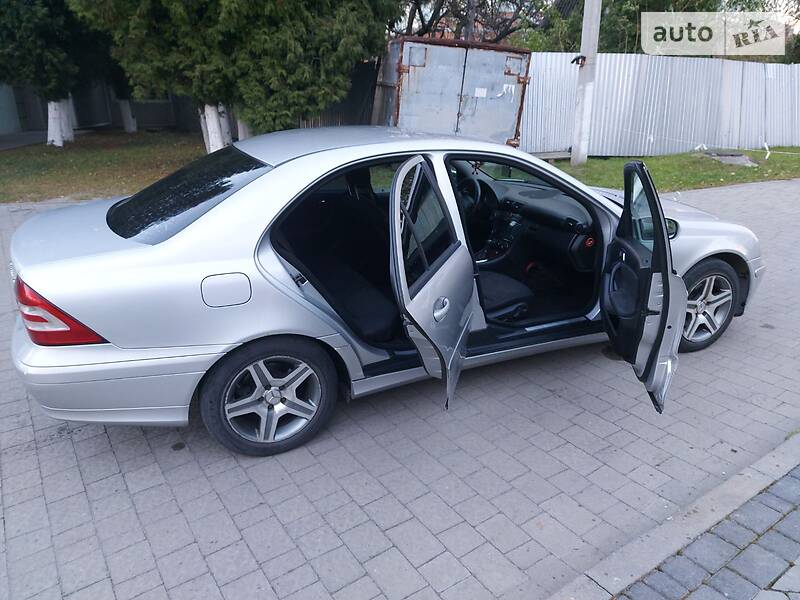Седан Mercedes-Benz C-Class 2005 в Львові
