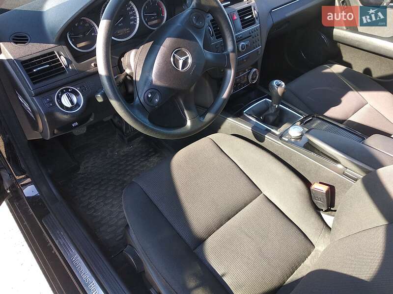 Універсал Mercedes-Benz C-Class 2010 в Царичанці